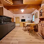 Cesa Elena Канацеи